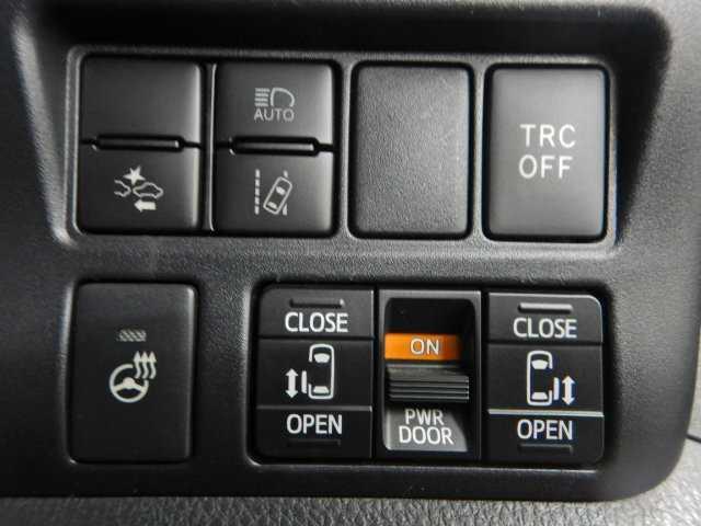 エスクァイア １．８Ｇｉプレミアムパッケージ　ブラックテーラード　ナビ　誤発進抑制機能　電動格納ミラー　オートハイビーム　アイドリングストップ　Ｂカメラ　スマートキー　ワンセグ　ナビ＆ＴＶ　イモビライザー　オートライト　ＬＥＤランプ　ＥＴＣ車載器　クルーズコントロール（5枚目）