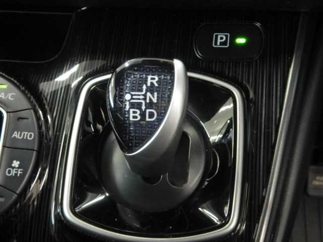 エスクァイア １．８Ｇｉプレミアムパッケージ　ブラックテーラード　ナビ　誤発進抑制機能　電動格納ミラー　オートハイビーム　アイドリングストップ　Ｂカメラ　スマートキー　ワンセグ　ナビ＆ＴＶ　イモビライザー　オートライト　ＬＥＤランプ　ＥＴＣ車載器　クルーズコントロール（10枚目）