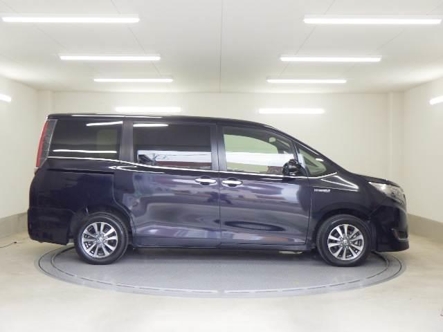 エスクァイア １．８Ｇｉプレミアムパッケージ　ブラックテーラード　ナビ　誤発進抑制機能　電動格納ミラー　オートハイビーム　アイドリングストップ　Ｂカメラ　スマートキー　ワンセグ　ナビ＆ＴＶ　イモビライザー　オートライト　ＬＥＤランプ　ＥＴＣ車載器　クルーズコントロール（23枚目）