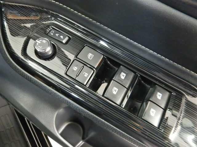 エスクァイア １．８Ｇｉプレミアムパッケージ　ブラックテーラード　ナビ　誤発進抑制機能　電動格納ミラー　オートハイビーム　アイドリングストップ　Ｂカメラ　スマートキー　ワンセグ　ナビ＆ＴＶ　イモビライザー　オートライト　ＬＥＤランプ　ＥＴＣ車載器　クルーズコントロール（33枚目）