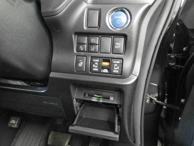 エスクァイア １．８Ｇｉプレミアムパッケージ　ブラックテーラード　ナビ　誤発進抑制機能　電動格納ミラー　オートハイビーム　アイドリングストップ　Ｂカメラ　スマートキー　ワンセグ　ナビ＆ＴＶ　イモビライザー　オートライト　ＬＥＤランプ　ＥＴＣ車載器　クルーズコントロール（34枚目）