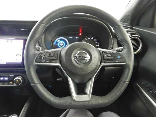 キックス １．２　ｅパワーＸ　全方位カメラ　９インチナビ／フルセグＴＶ　フロントカメラ　ナビ＆ＴＶ　ＶＤＣ　クルコン　スマートキー　ＤＶＤ再生　ＬＥＤヘッド　パワーステアリング　盗難防止システム　ＥＴＣ　オートライト　メモリーナビ　サイドエアバッグ　ＡＡＣ　衝突安全ボディ（8枚目）