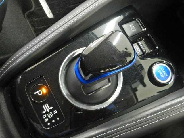 キックス １．２　ｅパワーＸ　全方位カメラ　９インチナビ／フルセグＴＶ　フロントカメラ　ナビ＆ＴＶ　ＶＤＣ　クルコン　スマートキー　ＤＶＤ再生　ＬＥＤヘッド　パワーステアリング　盗難防止システム　ＥＴＣ　オートライト　メモリーナビ　サイドエアバッグ　ＡＡＣ　衝突安全ボディ（9枚目）