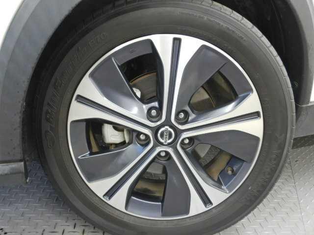 キックス １．２　ｅパワーＸ　全方位カメラ　９インチナビ／フルセグＴＶ　フロントカメラ　ナビ＆ＴＶ　ＶＤＣ　クルコン　スマートキー　ＤＶＤ再生　ＬＥＤヘッド　パワーステアリング　盗難防止システム　ＥＴＣ　オートライト　メモリーナビ　サイドエアバッグ　ＡＡＣ　衝突安全ボディ（15枚目）