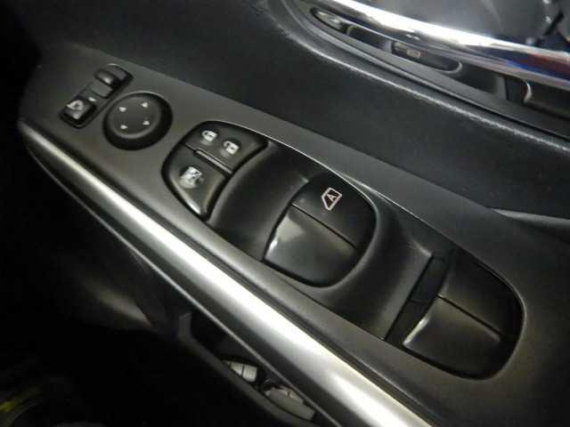 キックス １．２　ｅパワーＸ　全方位カメラ　９インチナビ／フルセグＴＶ　フロントカメラ　ナビ＆ＴＶ　ＶＤＣ　クルコン　スマートキー　ＤＶＤ再生　ＬＥＤヘッド　パワーステアリング　盗難防止システム　ＥＴＣ　オートライト　メモリーナビ　サイドエアバッグ　ＡＡＣ　衝突安全ボディ（34枚目）