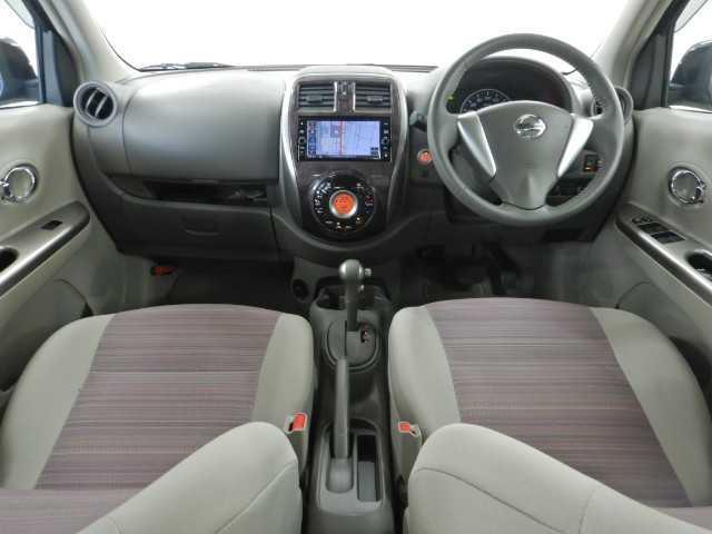 マーチ １．２ボレロ　メモリ－ナビ／ＴＶ　Ｂカメラ　エマブレ　ダブルエアバック　横滑防止装置　電動格納ミラー　ＤＶＤ再生　ナビＴＶ　アイドリングＳ　パワーステアリング　パワーウィンドウ　メモリーナビ　イモビライザー　キーレス　スマートキー　バックモニター　ＡＢＳ（3枚目）