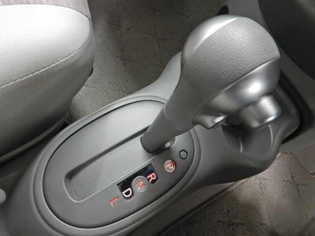 マーチ １．２ボレロ　メモリ－ナビ／ＴＶ　Ｂカメラ　エマブレ　ダブルエアバック　横滑防止装置　電動格納ミラー　ＤＶＤ再生　ナビＴＶ　アイドリングＳ　パワーステアリング　パワーウィンドウ　メモリーナビ　イモビライザー　キーレス　スマートキー　バックモニター　ＡＢＳ（10枚目）