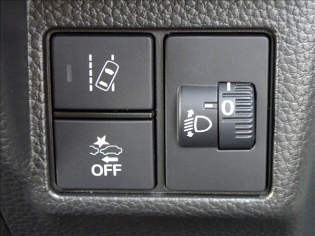 N-BOXカスタム カスタム L 8インチナビ/フルセグTV 両側パワースライド 両席電動スライドドア Pソナー SDナビゲーション 電動格納ミラ- 衝突安全ボディ サイドエアバッグ ナビTV Aストップ シートヒータ キーフリーシステム LEDライト リアカメ AC スマキー(26枚目)