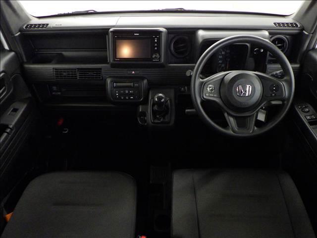 N-VAN Lホンダセンシング 6速MT ディスプレイオーディオ 1オナ Aストップ エアコン USB接続 電動格納ドアミラー 盗難防止システム エアバッグ パワーステアリング ESC Wエアバッグ キーレスエントリー オートライト 衝突安全ボディ ABS(3枚目)