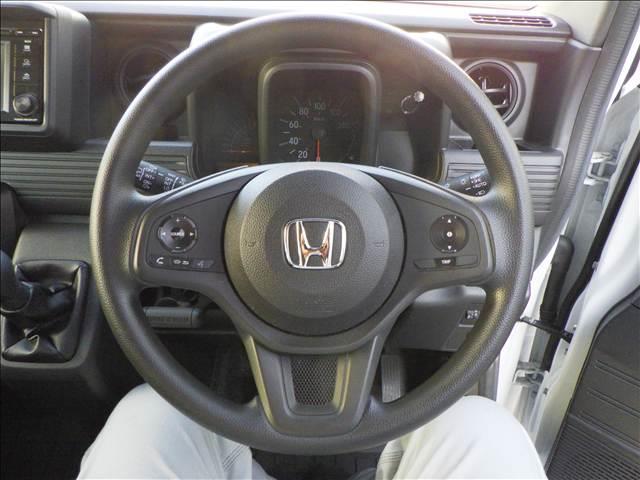 N-VAN Lホンダセンシング 6速MT ディスプレイオーディオ 1オナ Aストップ エアコン USB接続 電動格納ドアミラー 盗難防止システム エアバッグ パワーステアリング ESC Wエアバッグ キーレスエントリー オートライト 衝突安全ボディ ABS(5枚目)