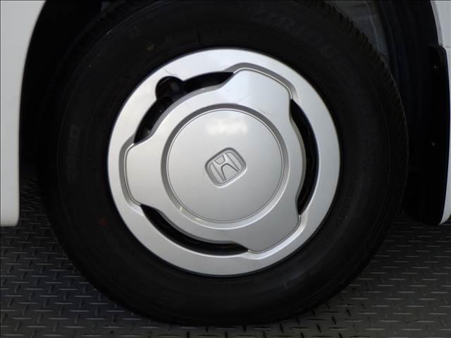 N-VAN Lホンダセンシング 6速MT ディスプレイオーディオ 1オナ Aストップ エアコン USB接続 電動格納ドアミラー 盗難防止システム エアバッグ パワーステアリング ESC Wエアバッグ キーレスエントリー オートライト 衝突安全ボディ ABS(8枚目)