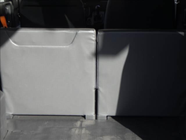 N-VAN Lホンダセンシング 6速MT ディスプレイオーディオ 1オナ Aストップ エアコン USB接続 電動格納ドアミラー 盗難防止システム エアバッグ パワーステアリング ESC Wエアバッグ キーレスエントリー オートライト 衝突安全ボディ ABS(12枚目)