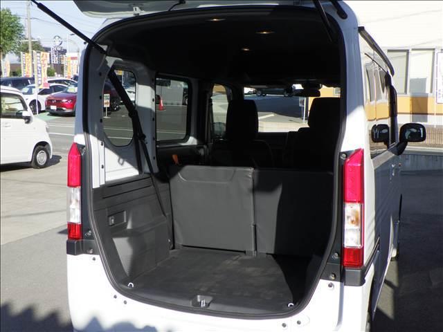 N-VAN Lホンダセンシング 6速MT ディスプレイオーディオ 1オナ Aストップ エアコン USB接続 電動格納ドアミラー 盗難防止システム エアバッグ パワーステアリング ESC Wエアバッグ キーレスエントリー オートライト 衝突安全ボディ ABS(13枚目)