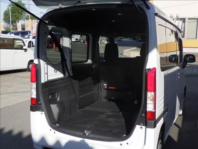 N-VAN Lホンダセンシング 6速MT ディスプレイオーディオ 1オナ Aストップ エアコン USB接続 電動格納ドアミラー 盗難防止システム エアバッグ パワーステアリング ESC Wエアバッグ キーレスエントリー オートライト 衝突安全ボディ ABS(14枚目)