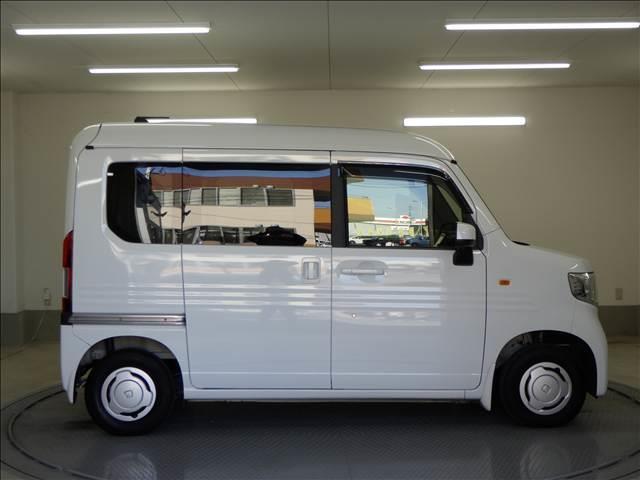 N-VAN Lホンダセンシング 6速MT ディスプレイオーディオ 1オナ Aストップ エアコン USB接続 電動格納ドアミラー 盗難防止システム エアバッグ パワーステアリング ESC Wエアバッグ キーレスエントリー オートライト 衝突安全ボディ ABS(17枚目)