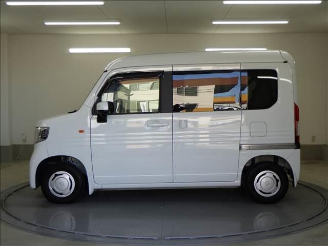 N-VAN Lホンダセンシング 6速MT ディスプレイオーディオ 1オナ Aストップ エアコン USB接続 電動格納ドアミラー 盗難防止システム エアバッグ パワーステアリング ESC Wエアバッグ キーレスエントリー オートライト 衝突安全ボディ ABS(18枚目)