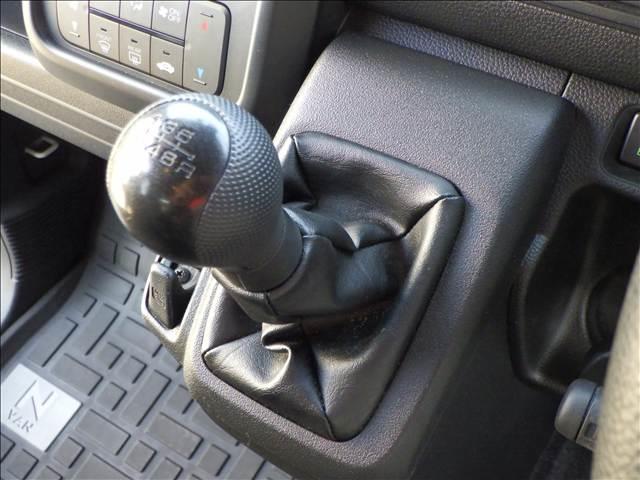N-VAN Lホンダセンシング 6速MT ディスプレイオーディオ 1オナ Aストップ エアコン USB接続 電動格納ドアミラー 盗難防止システム エアバッグ パワーステアリング ESC Wエアバッグ キーレスエントリー オートライト 衝突安全ボディ ABS(23枚目)