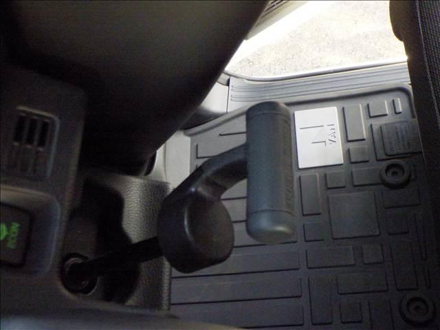 N-VAN Lホンダセンシング 6速MT ディスプレイオーディオ 1オナ Aストップ エアコン USB接続 電動格納ドアミラー 盗難防止システム エアバッグ パワーステアリング ESC Wエアバッグ キーレスエントリー オートライト 衝突安全ボディ ABS(24枚目)