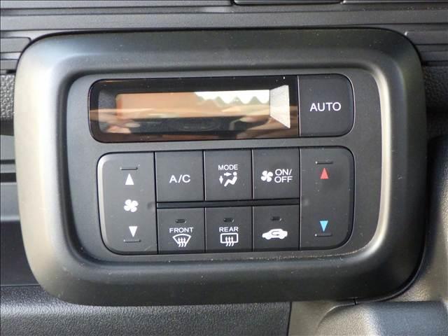 N-VAN Lホンダセンシング 6速MT ディスプレイオーディオ 1オナ Aストップ エアコン USB接続 電動格納ドアミラー 盗難防止システム エアバッグ パワーステアリング ESC Wエアバッグ キーレスエントリー オートライト 衝突安全ボディ ABS(25枚目)