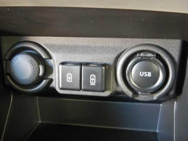 スイフト １．２ハイブリッドＭＺ　全方位カメラ　９インチナビ／ＴＶ　ＵＳＢ　エアバック　エアロ　バックアイカメラ　クリアランスソナー　フルセグＴＶ　ＬＥＤライト　ナビＴＶ　スマートキー　メモリーナビ　オートクルーズコントロール　Ｓヒーター　キーレス　パワステ　ＡＢＳ（11枚目）