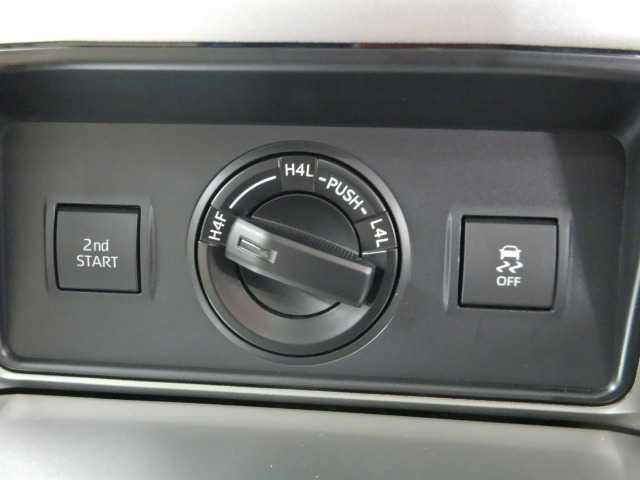 ランドクルーザープラド ２．７ＴＸ－ＬマットブラックＥＤ　ＳＲ／全方位カメラ　ナビ　オートクルーズ　踏み間違い防止装置　ワンオーナー車　３６０度カメラ　電格サードシート　フロントカメラ　セキュリティー　シートヒータ　電動パワーシート　黒革シート　ＥＴＣ車載器　３列シート　地デジＴＶ（6枚目）