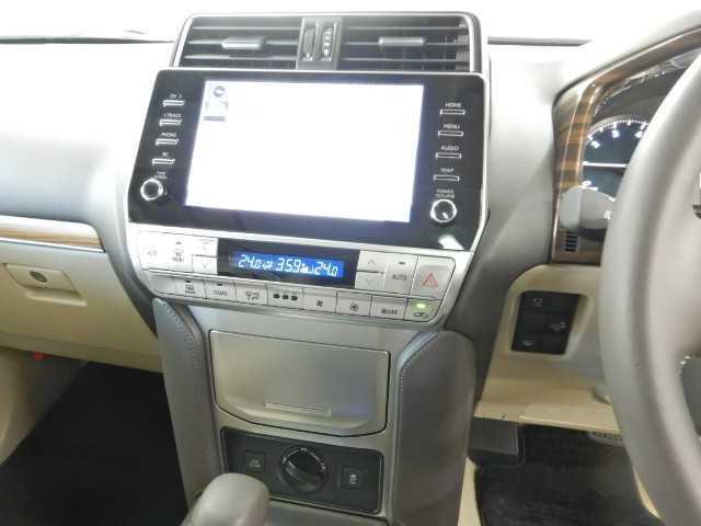 ランドクルーザープラド ２．７ＴＸ－ＬマットブラックＥＤ　ＳＲ／全方位カメラ　ナビ　オートクルーズ　踏み間違い防止装置　ワンオーナー車　３６０度カメラ　電格サードシート　フロントカメラ　セキュリティー　シートヒータ　電動パワーシート　黒革シート　ＥＴＣ車載器　３列シート　地デジＴＶ（7枚目）