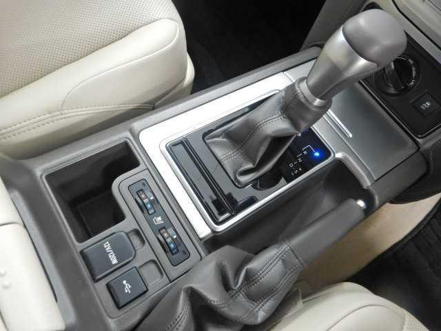 ランドクルーザープラド ２．７ＴＸ－ＬマットブラックＥＤ　ＳＲ／全方位カメラ　ナビ　オートクルーズ　踏み間違い防止装置　ワンオーナー車　３６０度カメラ　電格サードシート　フロントカメラ　セキュリティー　シートヒータ　電動パワーシート　黒革シート　ＥＴＣ車載器　３列シート　地デジＴＶ（9枚目）