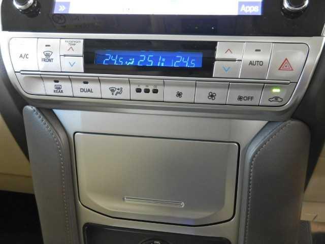 ランドクルーザープラド ２．７ＴＸ－ＬマットブラックＥＤ　ＳＲ／全方位カメラ　ナビ　オートクルーズ　踏み間違い防止装置　ワンオーナー車　３６０度カメラ　電格サードシート　フロントカメラ　セキュリティー　シートヒータ　電動パワーシート　黒革シート　ＥＴＣ車載器　３列シート　地デジＴＶ（31枚目）