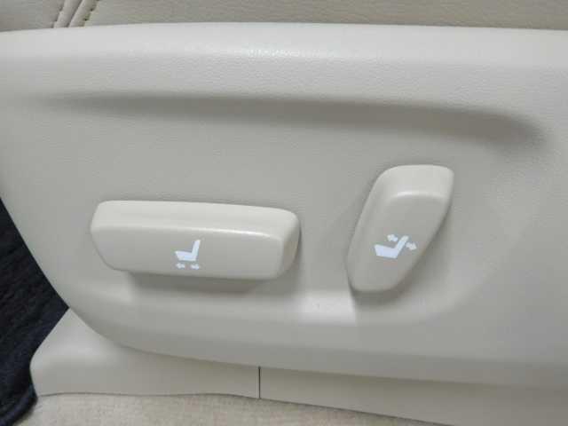 ランドクルーザープラド ２．７ＴＸ－ＬマットブラックＥＤ　ＳＲ／全方位カメラ　ナビ　オートクルーズ　踏み間違い防止装置　ワンオーナー車　３６０度カメラ　電格サードシート　フロントカメラ　セキュリティー　シートヒータ　電動パワーシート　黒革シート　ＥＴＣ車載器　３列シート　地デジＴＶ（38枚目）