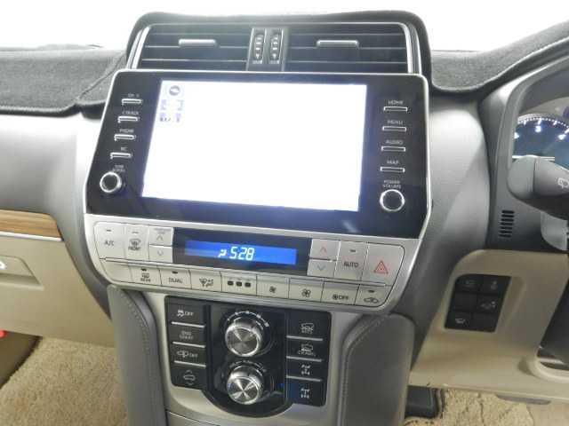 ランドクルーザープラド ２．８ＤＴ　ＴＺ－Ｇ　サンルーフ　全方位カメラ　ナビ／ＴＶ　オートハイビーム　サイドカメラ　エアシート　横滑り防止装置　ナビ＆ＴＶ　ＬＥＤライト　パノラミックビュー　オートクルーズコントロール　パワーウィンドウ　電動格納サードシート　電動シート　３列シート（7枚目）