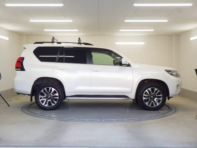 ランドクルーザープラド ２．８ＤＴ　ＴＺ－Ｇ　サンルーフ　全方位カメラ　ナビ／ＴＶ　オートハイビーム　サイドカメラ　エアシート　横滑り防止装置　ナビ＆ＴＶ　ＬＥＤライト　パノラミックビュー　オートクルーズコントロール　パワーウィンドウ　電動格納サードシート　電動シート　３列シート（23枚目）