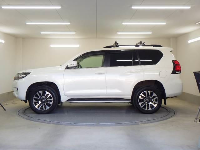 ランドクルーザープラド ２．８ＤＴ　ＴＺ－Ｇ　サンルーフ　全方位カメラ　ナビ／ＴＶ　オートハイビーム　サイドカメラ　エアシート　横滑り防止装置　ナビ＆ＴＶ　ＬＥＤライト　パノラミックビュー　オートクルーズコントロール　パワーウィンドウ　電動格納サードシート　電動シート　３列シート（24枚目）