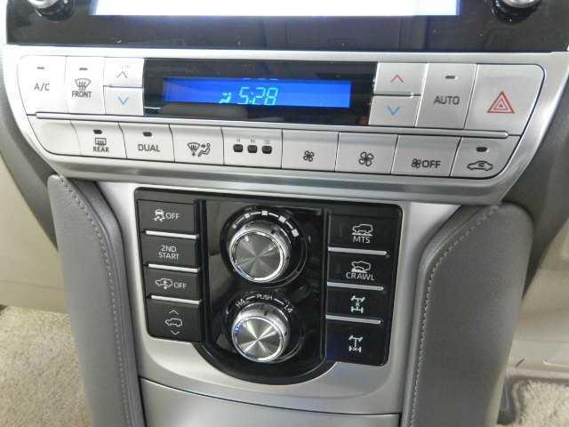 ランドクルーザープラド ２．８ＤＴ　ＴＺ－Ｇ　サンルーフ　全方位カメラ　ナビ／ＴＶ　オートハイビーム　サイドカメラ　エアシート　横滑り防止装置　ナビ＆ＴＶ　ＬＥＤライト　パノラミックビュー　オートクルーズコントロール　パワーウィンドウ　電動格納サードシート　電動シート　３列シート（30枚目）