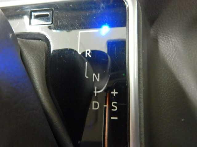 ランドクルーザープラド ２．８ＤＴ　ＴＺ－Ｇ　サンルーフ　全方位カメラ　ナビ／ＴＶ　オートハイビーム　サイドカメラ　エアシート　横滑り防止装置　ナビ＆ＴＶ　ＬＥＤライト　パノラミックビュー　オートクルーズコントロール　パワーウィンドウ　電動格納サードシート　電動シート　３列シート（31枚目）