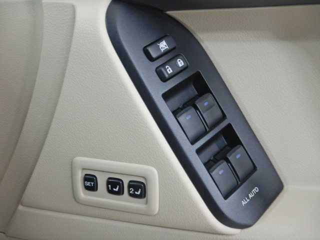 ランドクルーザープラド ２．８ＤＴ　ＴＺ－Ｇ　サンルーフ　全方位カメラ　ナビ／ＴＶ　オートハイビーム　サイドカメラ　エアシート　横滑り防止装置　ナビ＆ＴＶ　ＬＥＤライト　パノラミックビュー　オートクルーズコントロール　パワーウィンドウ　電動格納サードシート　電動シート　３列シート（40枚目）