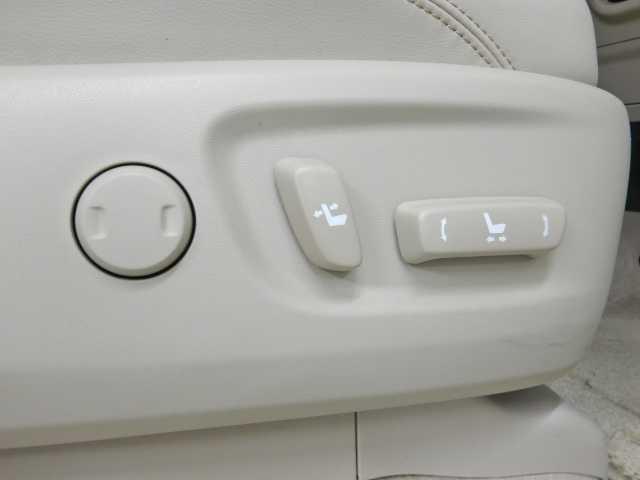 ランドクルーザープラド ２．８ＤＴ　ＴＺ－Ｇ　サンルーフ　全方位カメラ　ナビ／ＴＶ　オートハイビーム　サイドカメラ　エアシート　横滑り防止装置　ナビ＆ＴＶ　ＬＥＤライト　パノラミックビュー　オートクルーズコントロール　パワーウィンドウ　電動格納サードシート　電動シート　３列シート（41枚目）