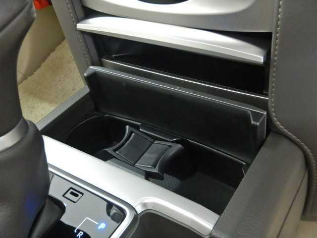 ランドクルーザープラド ２．８ＤＴ　ＴＺ－Ｇ　サンルーフ　全方位カメラ　ナビ／ＴＶ　オートハイビーム　サイドカメラ　エアシート　横滑り防止装置　ナビ＆ＴＶ　ＬＥＤライト　パノラミックビュー　オートクルーズコントロール　パワーウィンドウ　電動格納サードシート　電動シート　３列シート（48枚目）