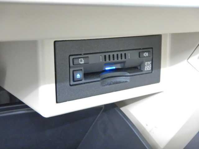 ランドクルーザープラド ２．８ＤＴ　ＴＺ－Ｇ　サンルーフ　全方位カメラ　ナビ／ＴＶ　オートハイビーム　サイドカメラ　エアシート　横滑り防止装置　ナビ＆ＴＶ　ＬＥＤライト　パノラミックビュー　オートクルーズコントロール　パワーウィンドウ　電動格納サードシート　電動シート　３列シート（50枚目）