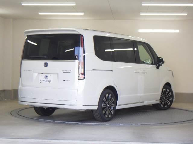 ステップワゴン ２．０ｅ：ＨＥＶ　ＳＰＡＤＡ　ＰＲＥＭＩＵＭ　ＬＩＮＥ　ナビ　マルチカメラ　両側自動ドア　Ｆセグ　ＵＳＢ接続　クリアランスソナ　クルーズＣ　助手席エアバッグ　電格ミラー　スマートＫ　シ－トヒ－タ－　バックカメラ　オットマン　ＬＥＤライト　キーフリー　３列シート（2枚目）