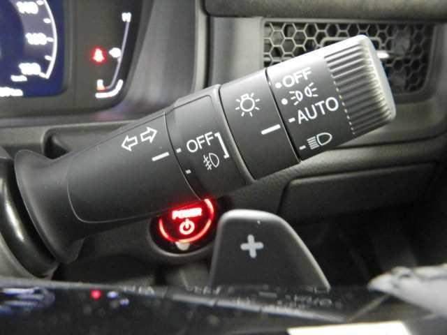 ステップワゴン ２．０ｅ：ＨＥＶ　ＳＰＡＤＡ　ＰＲＥＭＩＵＭ　ＬＩＮＥ　ナビ　マルチカメラ　両側自動ドア　Ｆセグ　ＵＳＢ接続　クリアランスソナ　クルーズＣ　助手席エアバッグ　電格ミラー　スマートＫ　シ－トヒ－タ－　バックカメラ　オットマン　ＬＥＤライト　キーフリー　３列シート（9枚目）