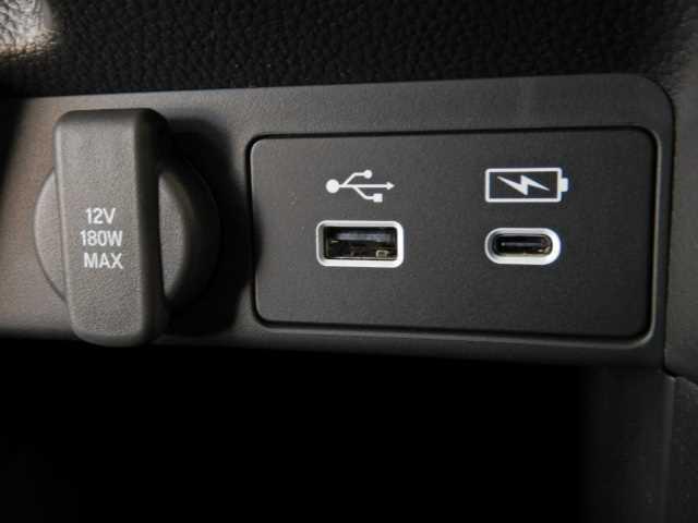 ステップワゴン ２．０ｅ：ＨＥＶ　ＳＰＡＤＡ　ＰＲＥＭＩＵＭ　ＬＩＮＥ　ナビ　マルチカメラ　両側自動ドア　Ｆセグ　ＵＳＢ接続　クリアランスソナ　クルーズＣ　助手席エアバッグ　電格ミラー　スマートＫ　シ－トヒ－タ－　バックカメラ　オットマン　ＬＥＤライト　キーフリー　３列シート（13枚目）