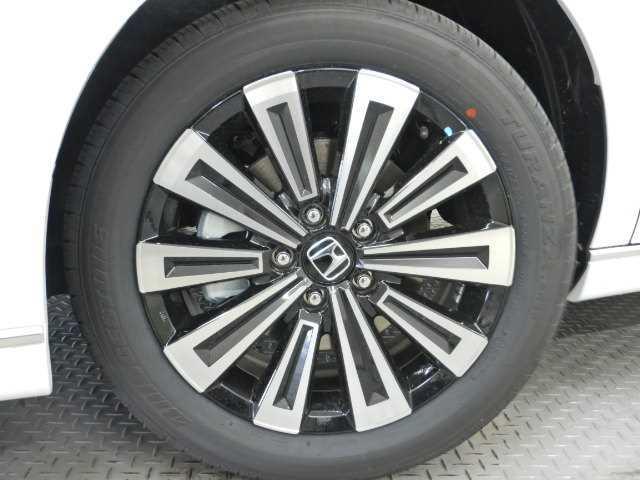 ステップワゴン ２．０ｅ：ＨＥＶ　ＳＰＡＤＡ　ＰＲＥＭＩＵＭ　ＬＩＮＥ　ナビ　マルチカメラ　両側自動ドア　Ｆセグ　ＵＳＢ接続　クリアランスソナ　クルーズＣ　助手席エアバッグ　電格ミラー　スマートＫ　シ－トヒ－タ－　バックカメラ　オットマン　ＬＥＤライト　キーフリー　３列シート（16枚目）