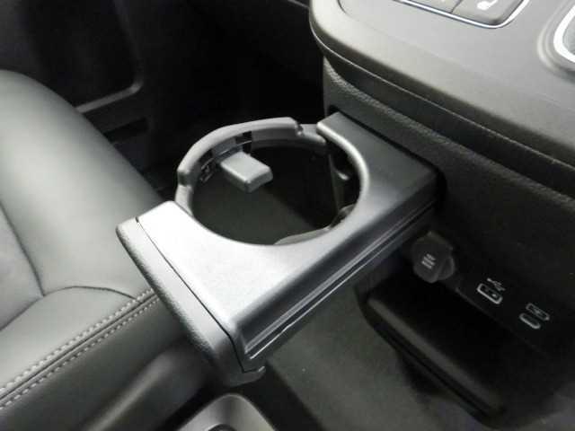 ステップワゴン ２．０ｅ：ＨＥＶ　ＳＰＡＤＡ　ＰＲＥＭＩＵＭ　ＬＩＮＥ　ナビ　マルチカメラ　両側自動ドア　Ｆセグ　ＵＳＢ接続　クリアランスソナ　クルーズＣ　助手席エアバッグ　電格ミラー　スマートＫ　シ－トヒ－タ－　バックカメラ　オットマン　ＬＥＤライト　キーフリー　３列シート（46枚目）