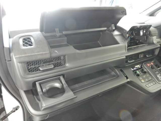 ステップワゴン ２．０ｅ：ＨＥＶ　ＳＰＡＤＡ　ＰＲＥＭＩＵＭ　ＬＩＮＥ　ナビ　マルチカメラ　両側自動ドア　Ｆセグ　ＵＳＢ接続　クリアランスソナ　クルーズＣ　助手席エアバッグ　電格ミラー　スマートＫ　シ－トヒ－タ－　バックカメラ　オットマン　ＬＥＤライト　キーフリー　３列シート（48枚目）