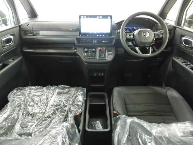 ステップワゴン ２．０ｅ：ＨＥＶ　ＳＰＡＤＡ　ＰＲＥＭＩＵＭ　ＬＩＮＥ　７人　マルチカメラ　両側自動ドア　Ｆセグ　ＵＳＢ接続　クリアランスソナ　クルーズＣ　助手席エアバッグ　電格ミラー　スマートＫ　シ－トヒ－タ－　バックカメラ　オットマン　ＬＥＤライト　キーフリー　３列シート（3枚目）