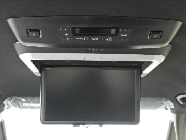 ステップワゴン ２．０ｅ：ＨＥＶ　ＳＰＡＤＡ　ＰＲＥＭＩＵＭ　ＬＩＮＥ　７人　マルチカメラ　両側自動ドア　Ｆセグ　ＵＳＢ接続　クリアランスソナ　クルーズＣ　助手席エアバッグ　電格ミラー　スマートＫ　シ－トヒ－タ－　バックカメラ　オットマン　ＬＥＤライト　キーフリー　３列シート（5枚目）