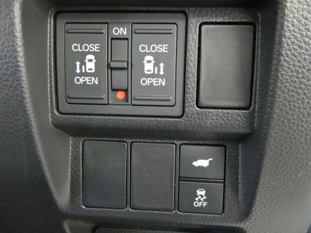 ステップワゴン ２．０ｅ：ＨＥＶ　ＳＰＡＤＡ　ＰＲＥＭＩＵＭ　ＬＩＮＥ　７人　マルチカメラ　両側自動ドア　Ｆセグ　ＵＳＢ接続　クリアランスソナ　クルーズＣ　助手席エアバッグ　電格ミラー　スマートＫ　シ－トヒ－タ－　バックカメラ　オットマン　ＬＥＤライト　キーフリー　３列シート（6枚目）