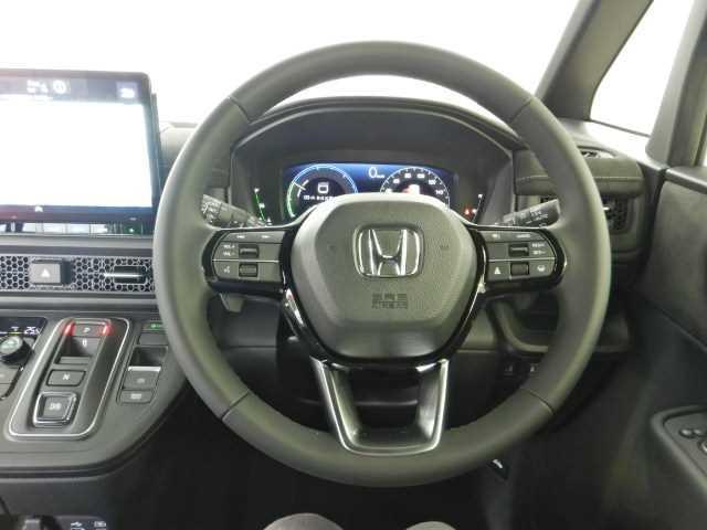 ステップワゴン ２．０ｅ：ＨＥＶ　ＳＰＡＤＡ　ＰＲＥＭＩＵＭ　ＬＩＮＥ　７人　マルチカメラ　両側自動ドア　Ｆセグ　ＵＳＢ接続　クリアランスソナ　クルーズＣ　助手席エアバッグ　電格ミラー　スマートＫ　シ－トヒ－タ－　バックカメラ　オットマン　ＬＥＤライト　キーフリー　３列シート（8枚目）