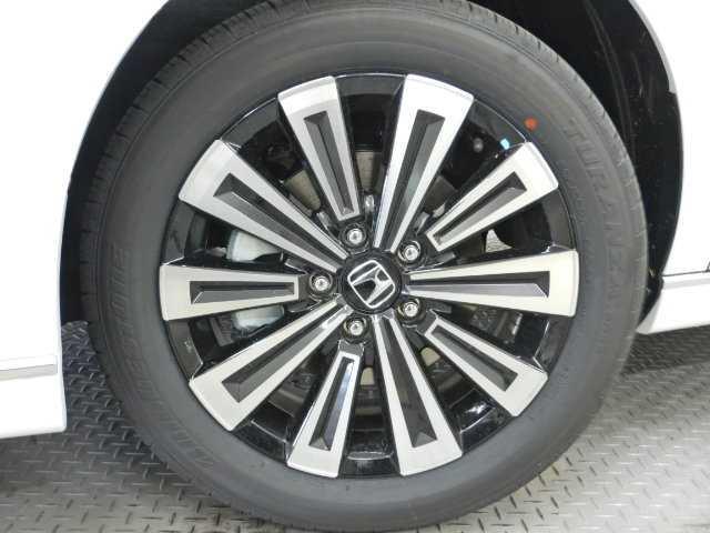 ステップワゴン ２．０ｅ：ＨＥＶ　ＳＰＡＤＡ　ＰＲＥＭＩＵＭ　ＬＩＮＥ　７人　マルチカメラ　両側自動ドア　Ｆセグ　ＵＳＢ接続　クリアランスソナ　クルーズＣ　助手席エアバッグ　電格ミラー　スマートＫ　シ－トヒ－タ－　バックカメラ　オットマン　ＬＥＤライト　キーフリー　３列シート（16枚目）