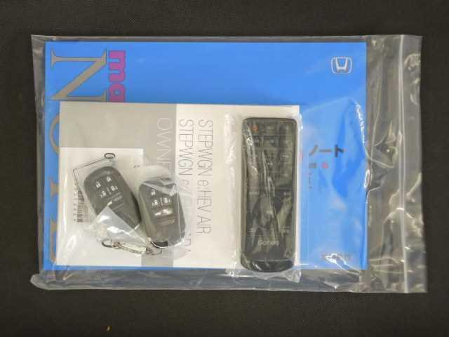 ステップワゴン ２．０ｅ：ＨＥＶ　ＳＰＡＤＡ　ＰＲＥＭＩＵＭ　ＬＩＮＥ　７人　マルチカメラ　両側自動ドア　Ｆセグ　ＵＳＢ接続　クリアランスソナ　クルーズＣ　助手席エアバッグ　電格ミラー　スマートＫ　シ－トヒ－タ－　バックカメラ　オットマン　ＬＥＤライト　キーフリー　３列シート（20枚目）